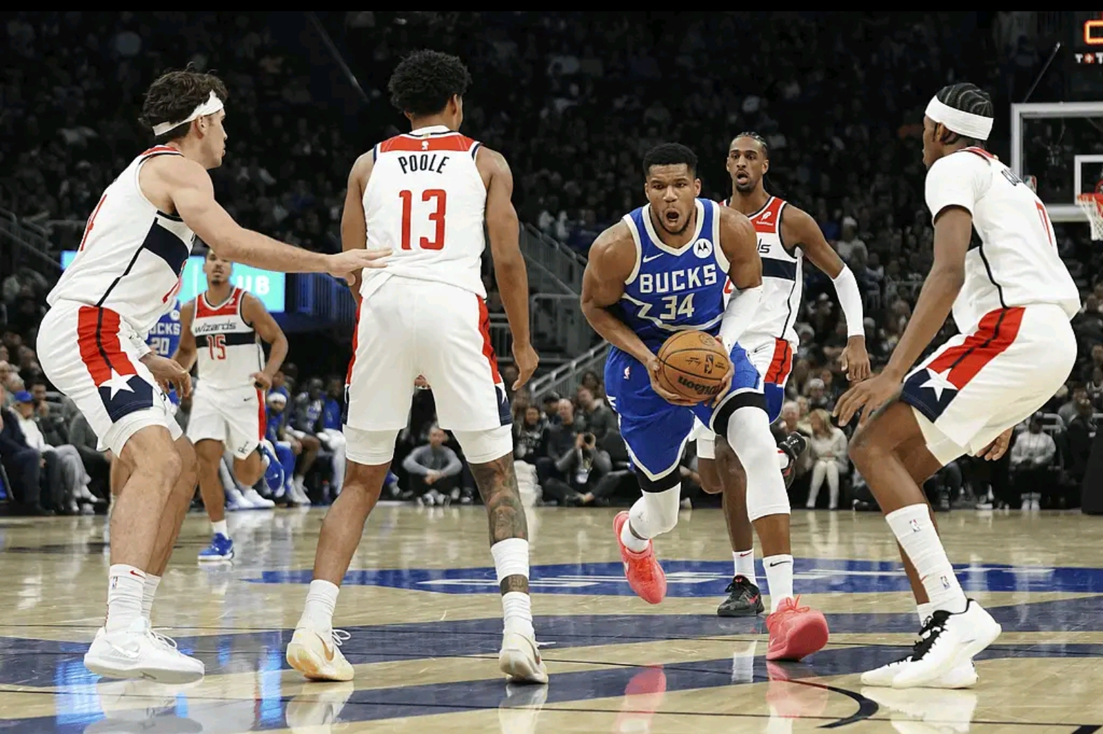 爱游戏下载-雄鹿翻盘鹈鹕，浓眉哥扛起全队