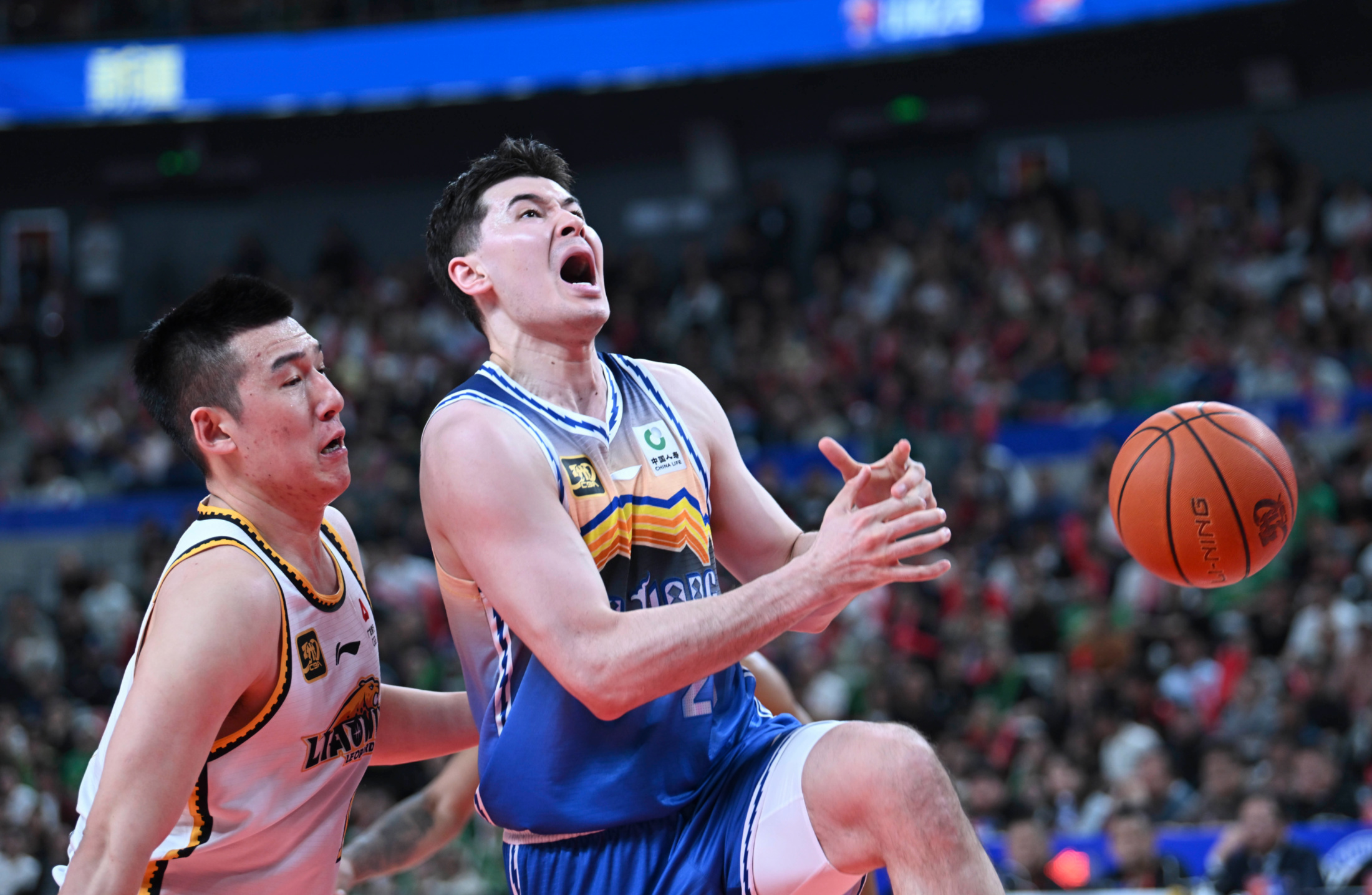 爱游戏在线-山西队险胜辽宁队，莫兰特关键制胜