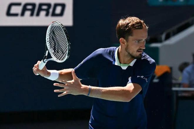 戴维斯杯险胜年终总决赛,梅德韦杰夫惊艳四座 戴维斯杯险胜年终总决赛,梅德韦杰夫惊艳四座