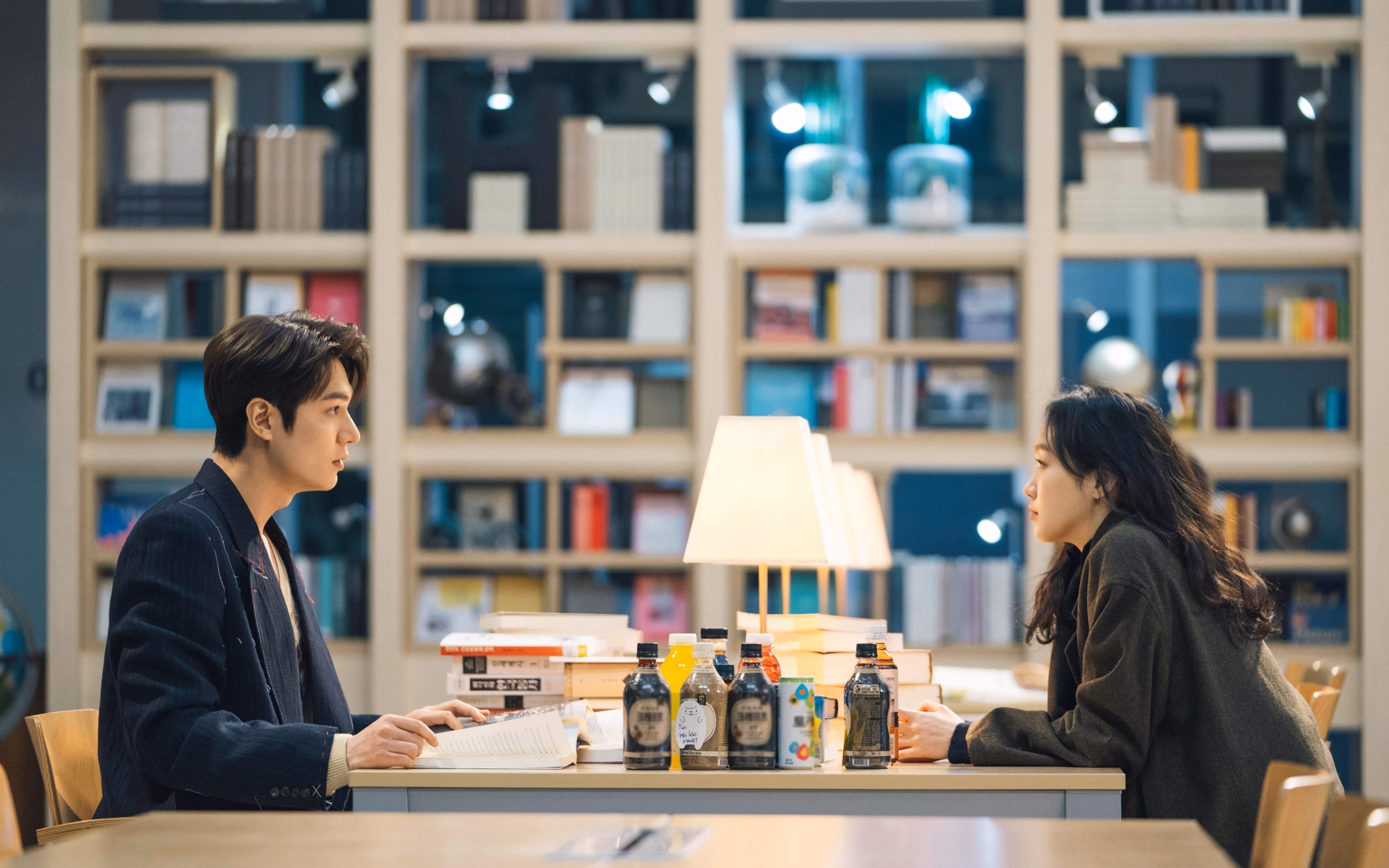 绿茵场之外的焦点战,美加墨世界杯之夜,库里以三分暴雨证明超凡